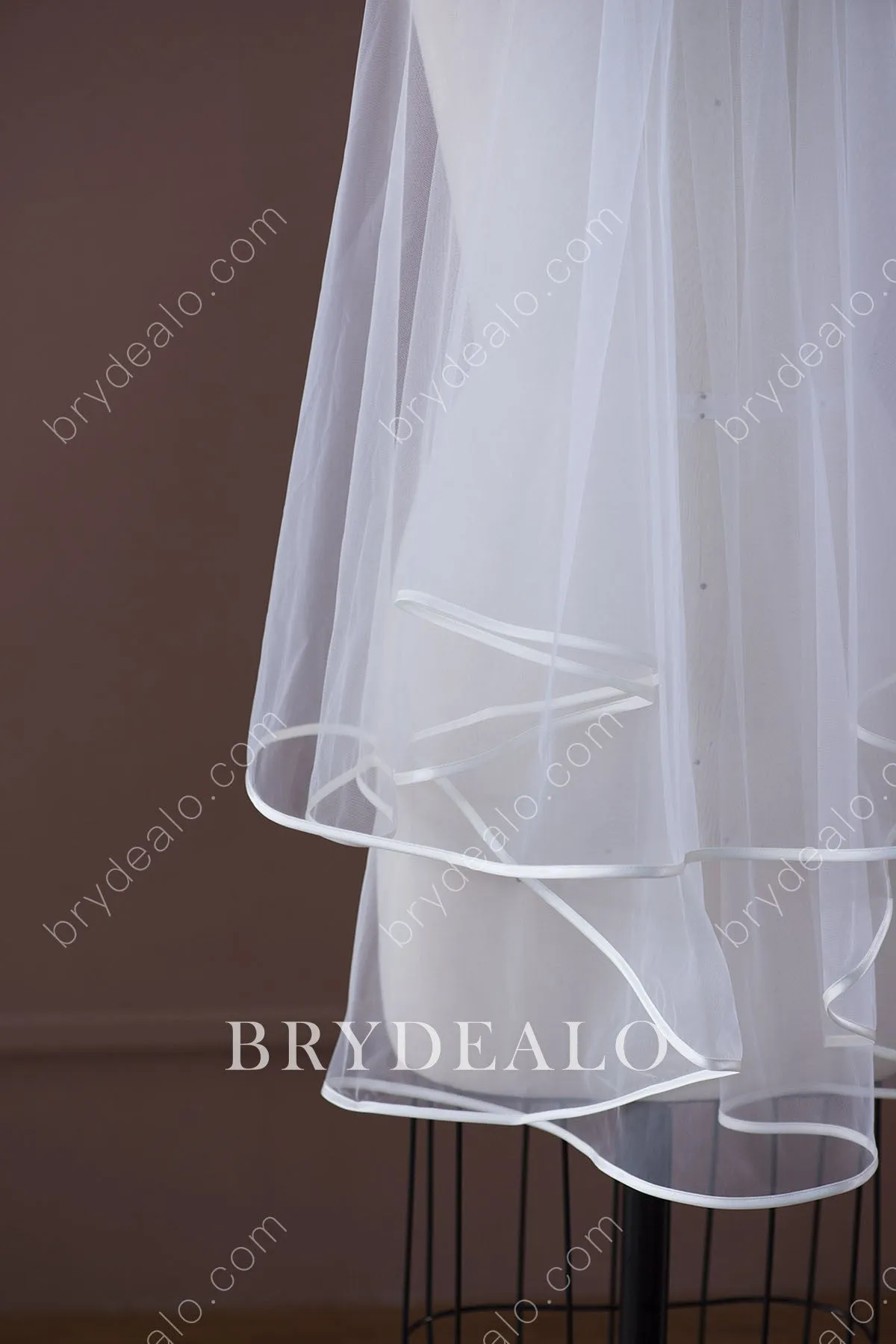 Dreamy Fingertrip Wedding Veil with Satin Edge